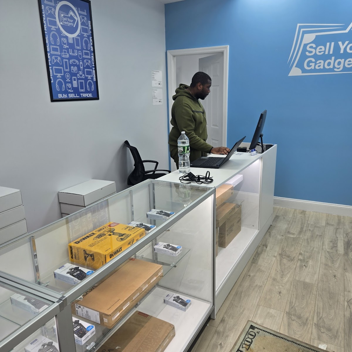 Sell Your Gadgets storefront in Astoria, NY — interior