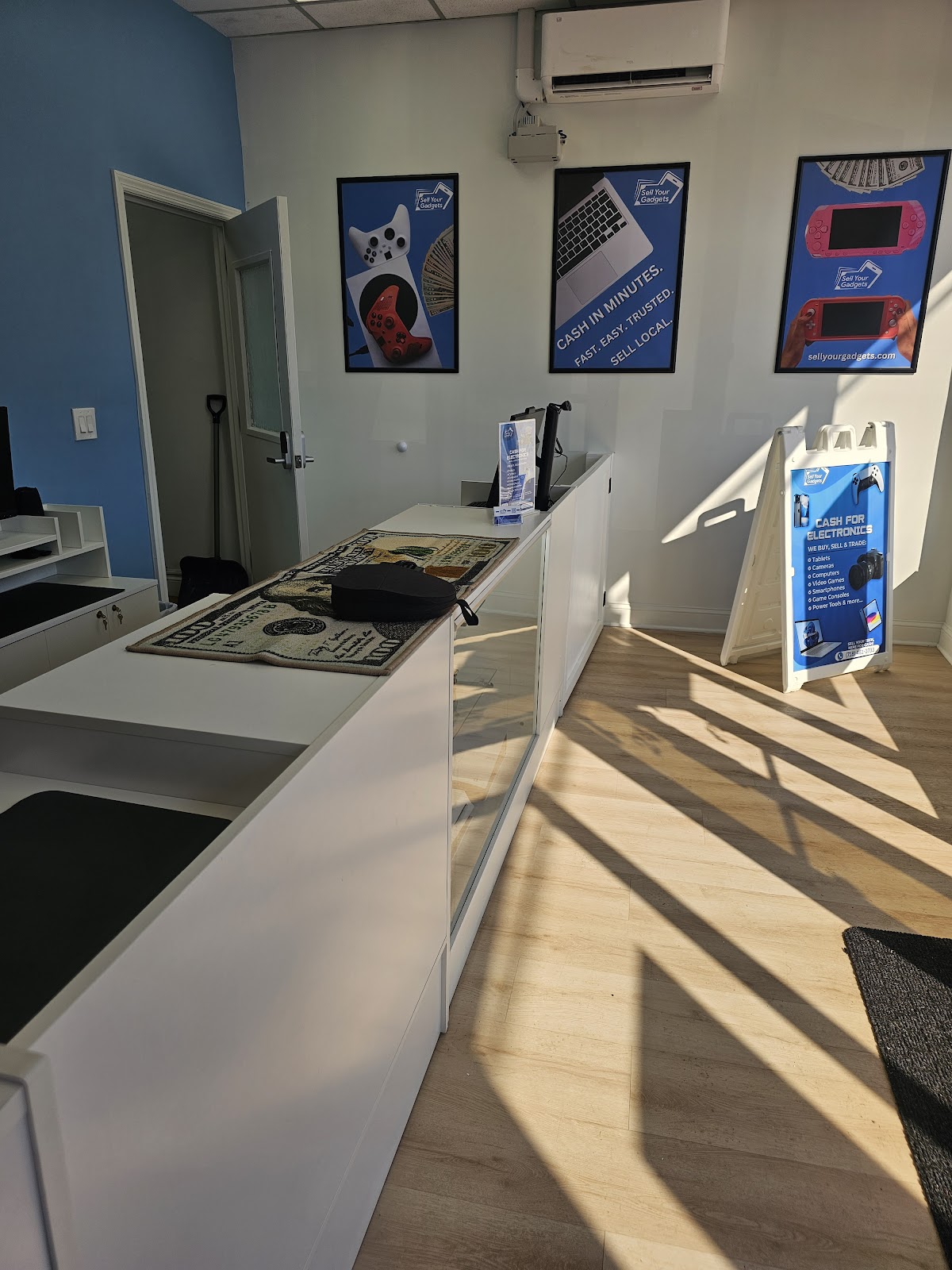 Sell Your Gadgets storefront in Bellerose, NY — interior