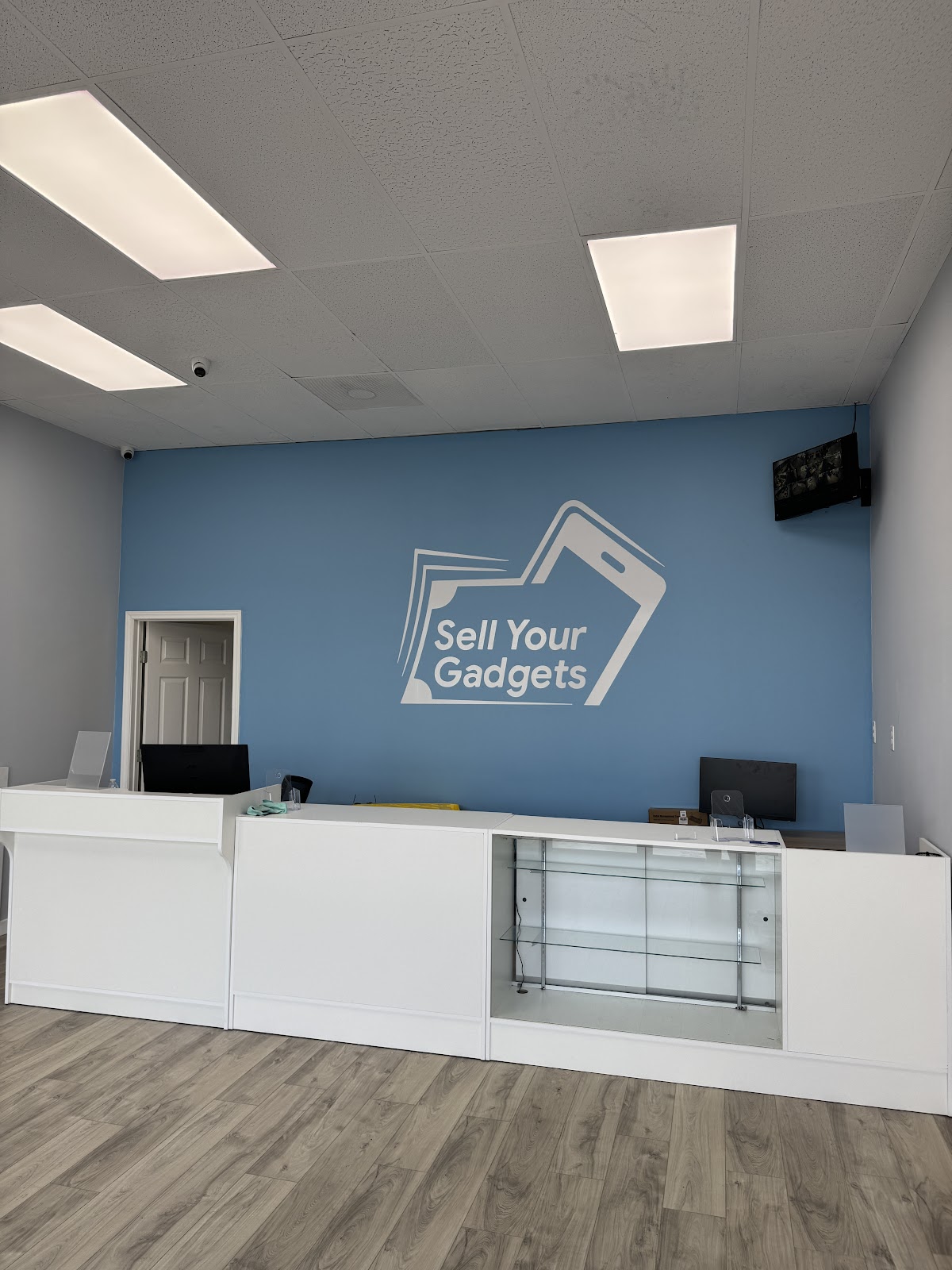 Sell Your Gadgets storefront in Houston, TX — interior