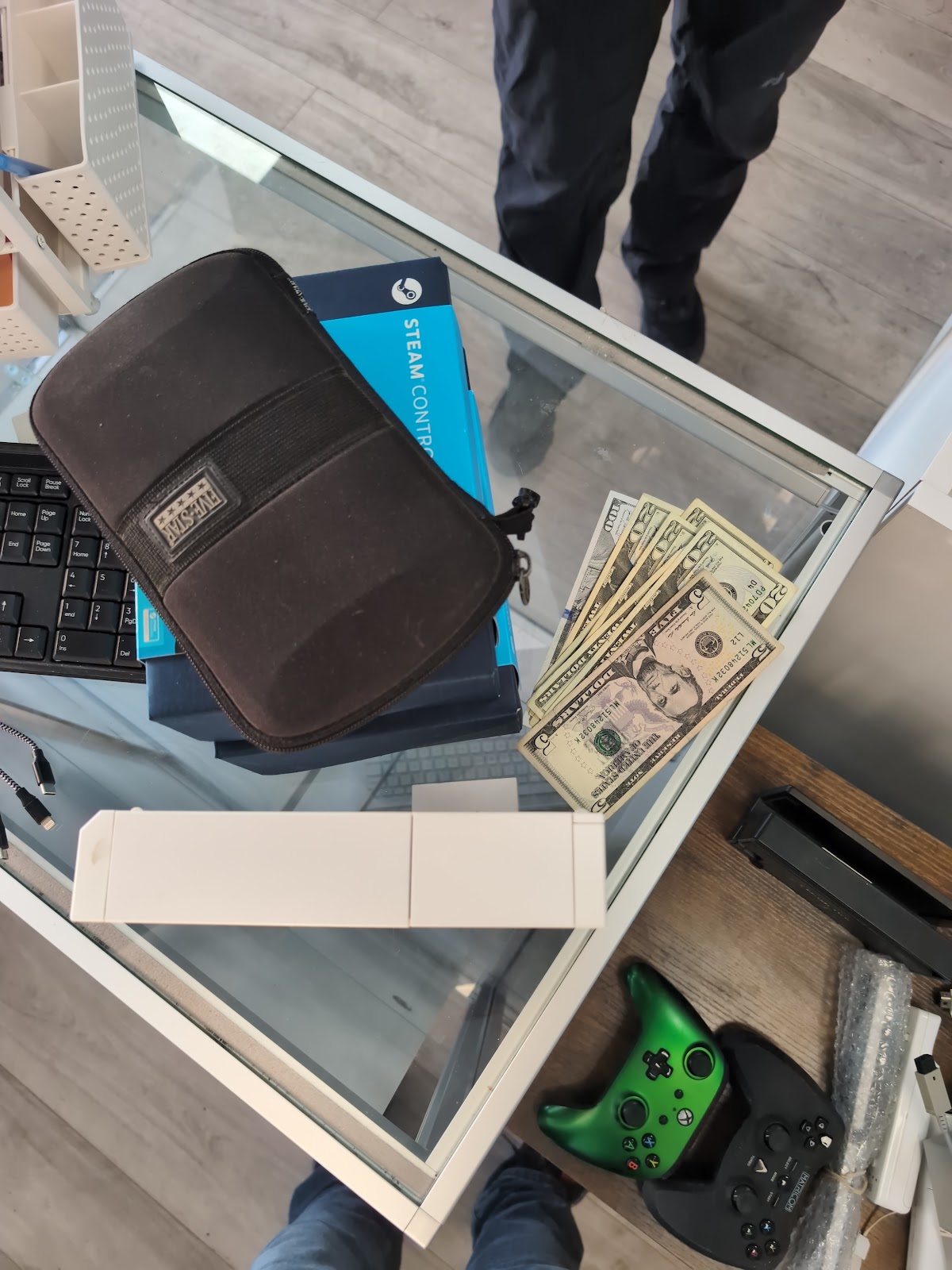 Sell Your Gadgets storefront in Forest Hills, NY — interior