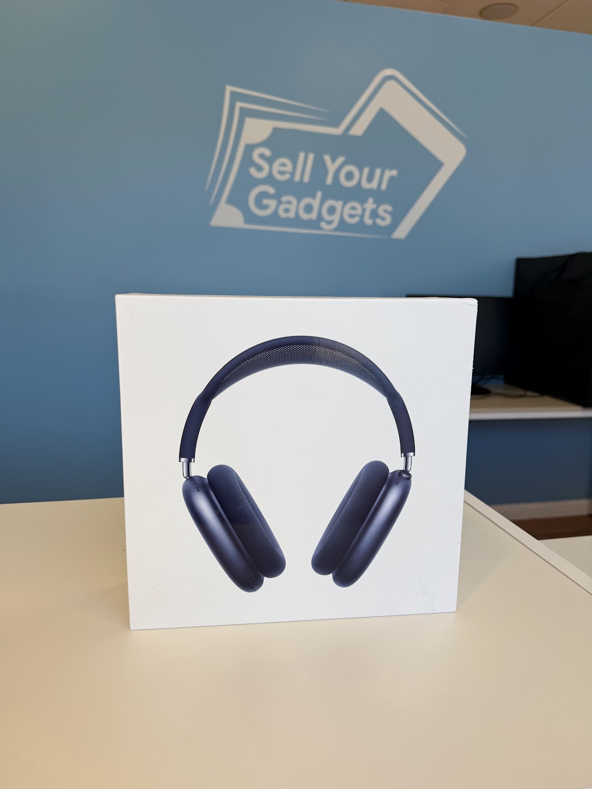 Sell Your Gadgets storefront in North Plainfield, NJ — interior