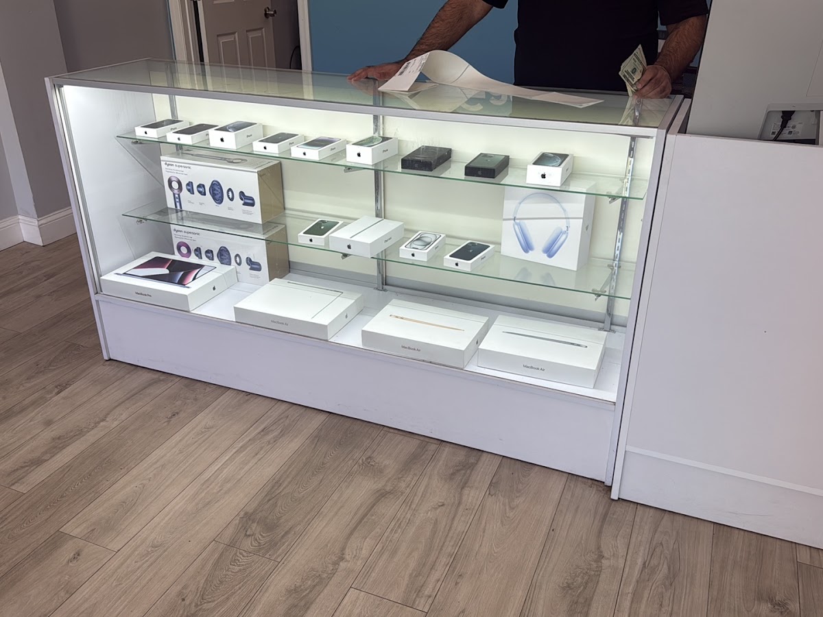 Sell Your Gadgets storefront in Brooklyn, NY — interior