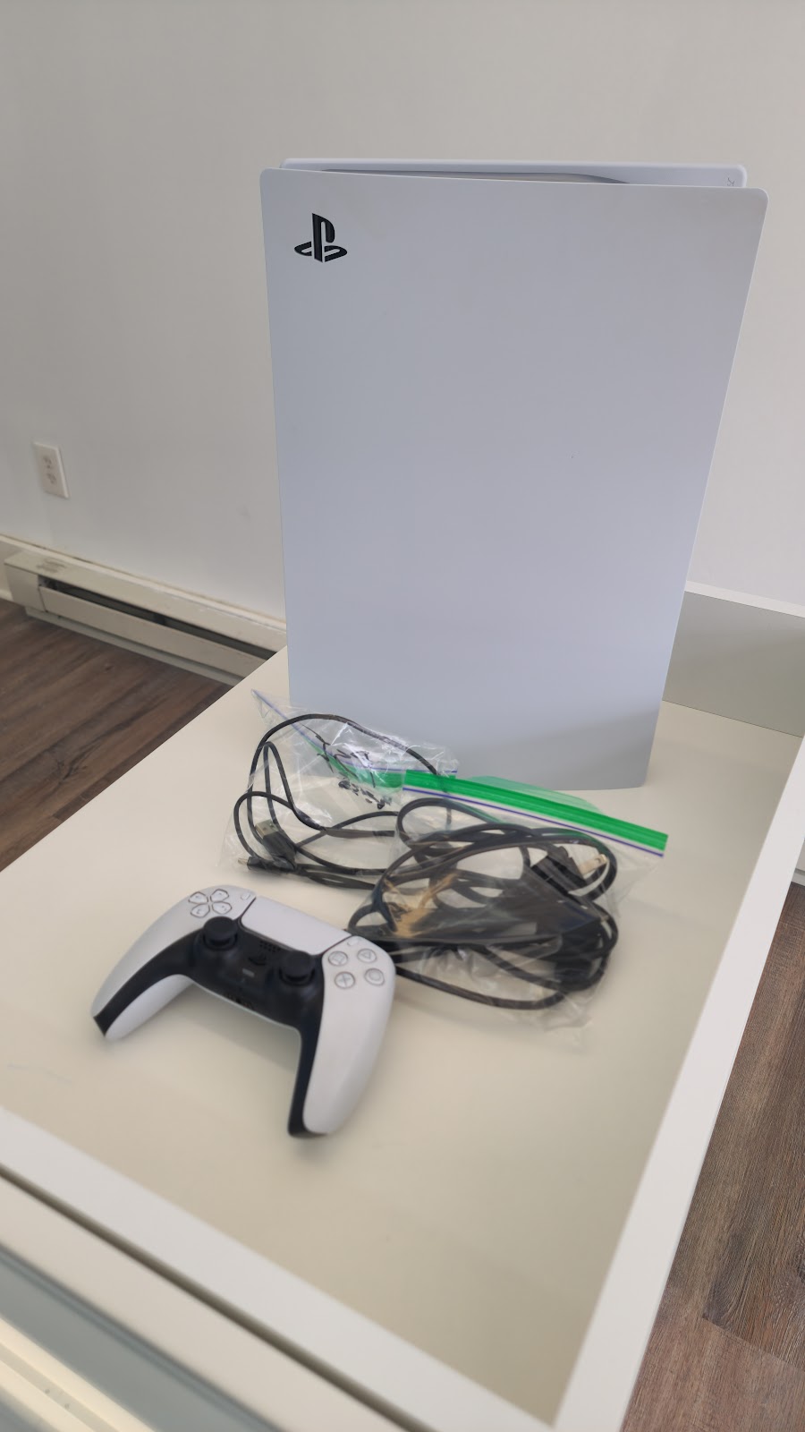 Sell Your Gadgets storefront in Oaklyn, NJ — interior