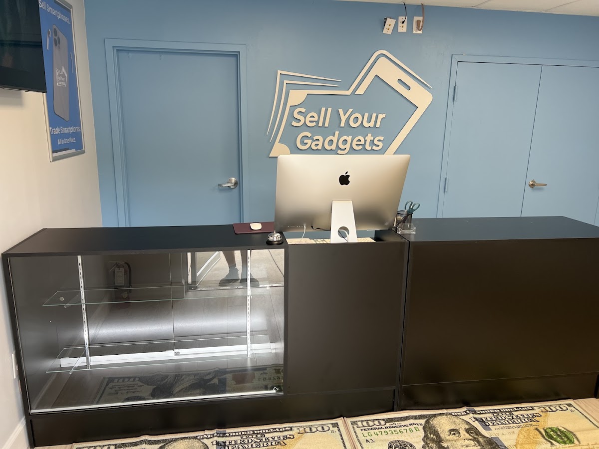Sell Your Gadgets storefront in Orlando, FL — interior